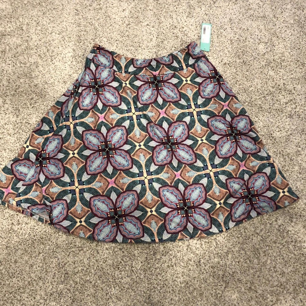Knee-length pastel patterned skirt